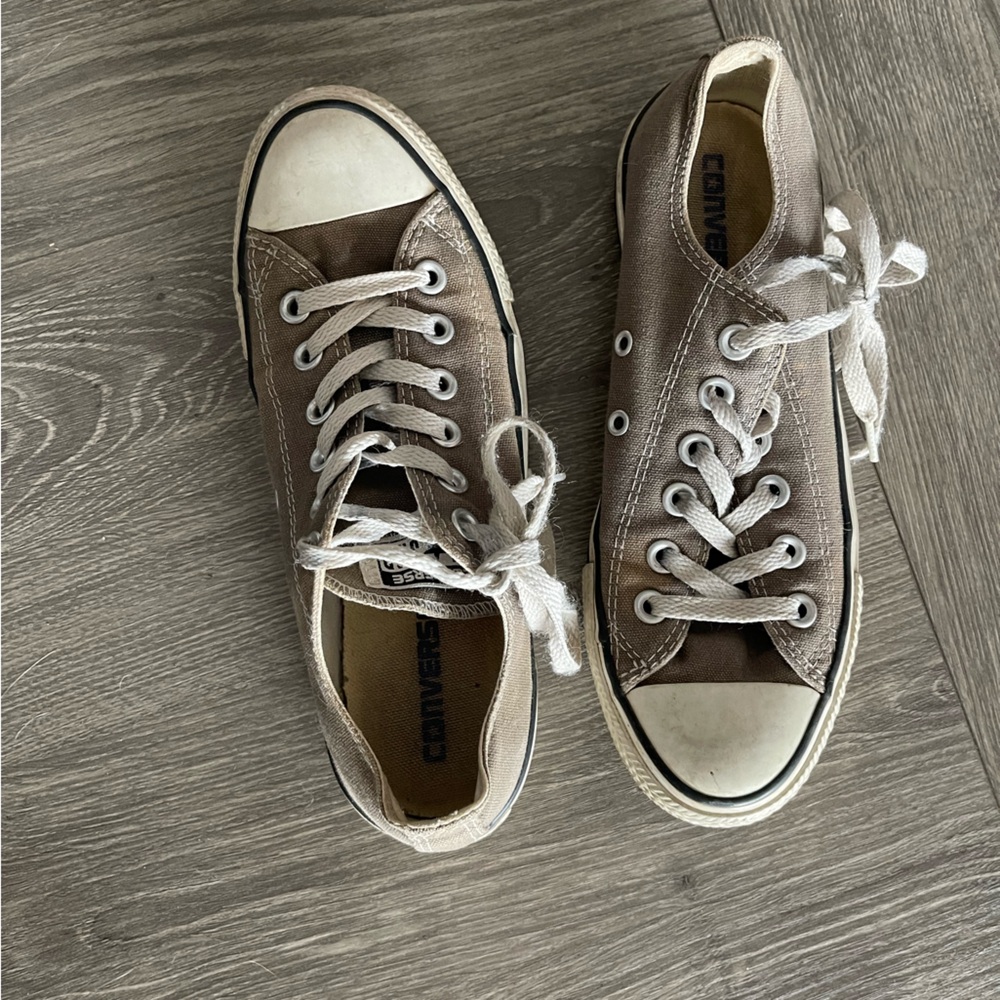 Tan & White Chucks- M5, W7 - Picture 6 of 6